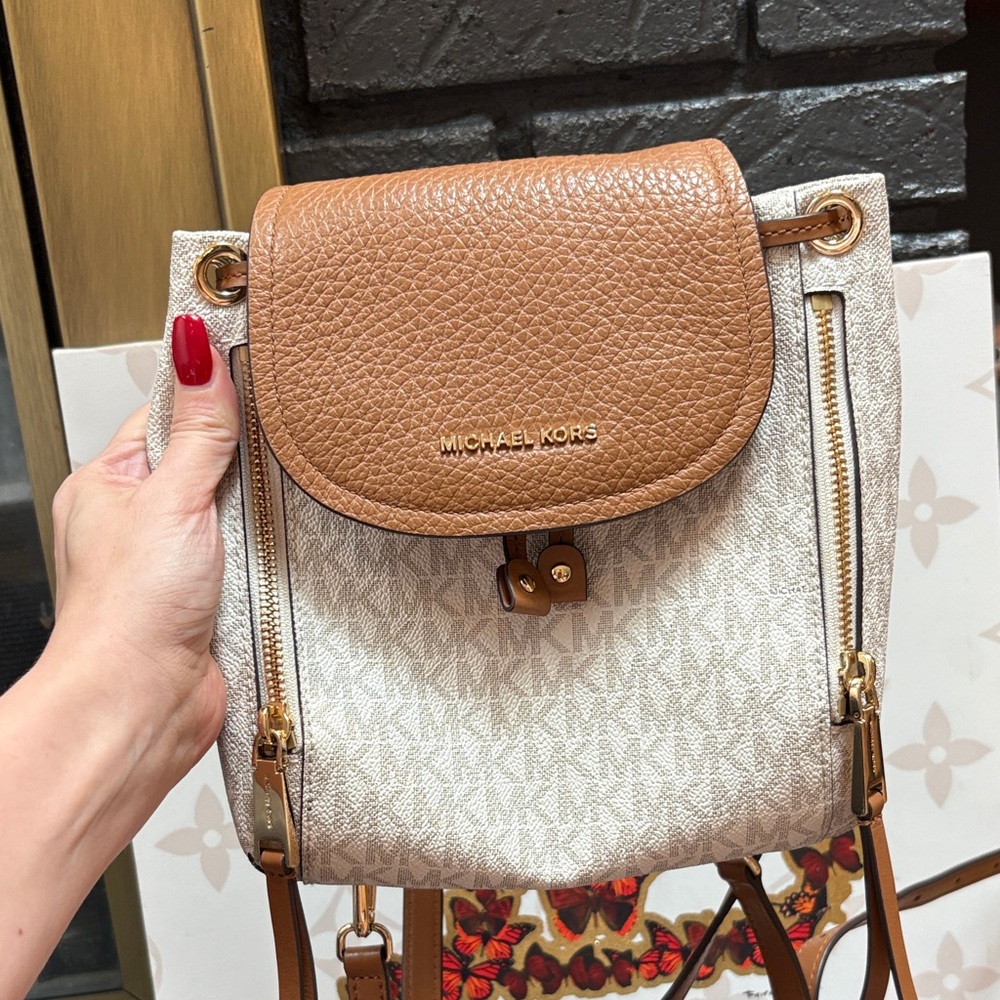 Michael Kors MK XS Viv Pebble Leather Convertible Backpack Crossbody - Picture 5 of 15